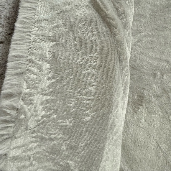 West Elm Faux Fur Chinchilla Throw 47X60 Frost Grey - Picture 6 of 6